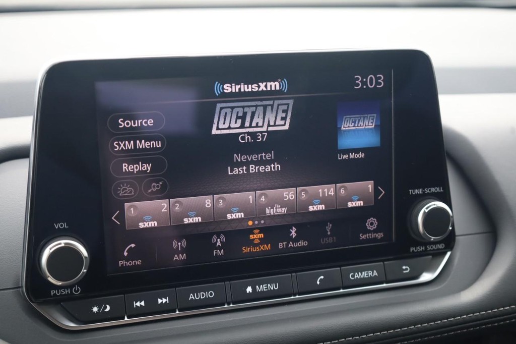 Nissan Rogue Vehicle Image 14