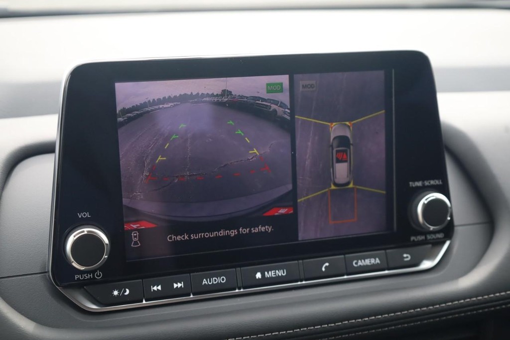 Nissan Rogue Vehicle Image 15