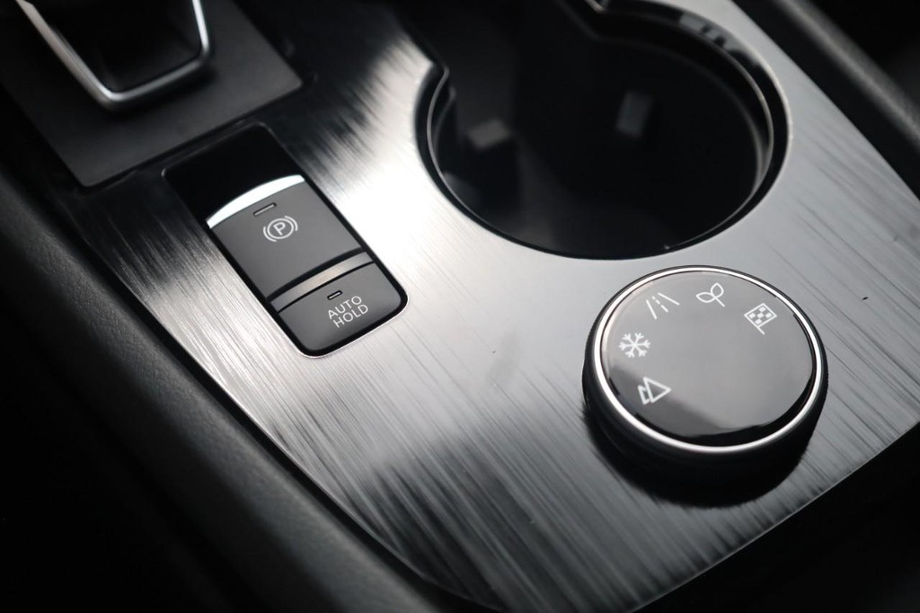 Nissan Rogue Vehicle Image 18