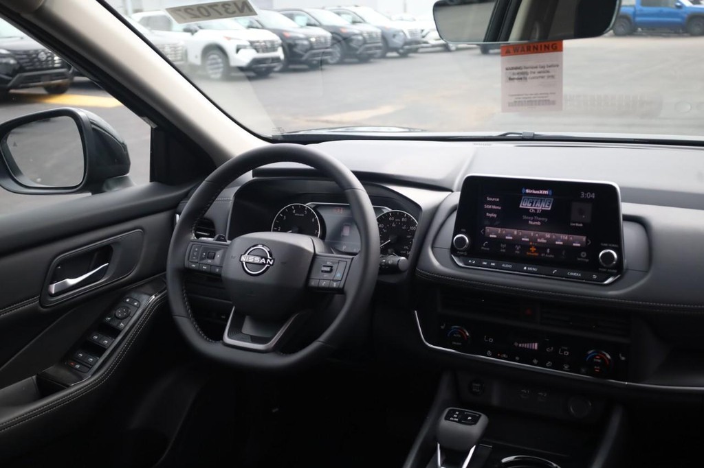 Nissan Rogue Vehicle Image 24