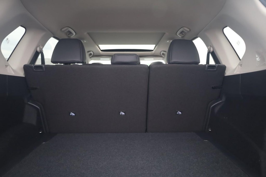 Nissan Rogue Vehicle Image 26