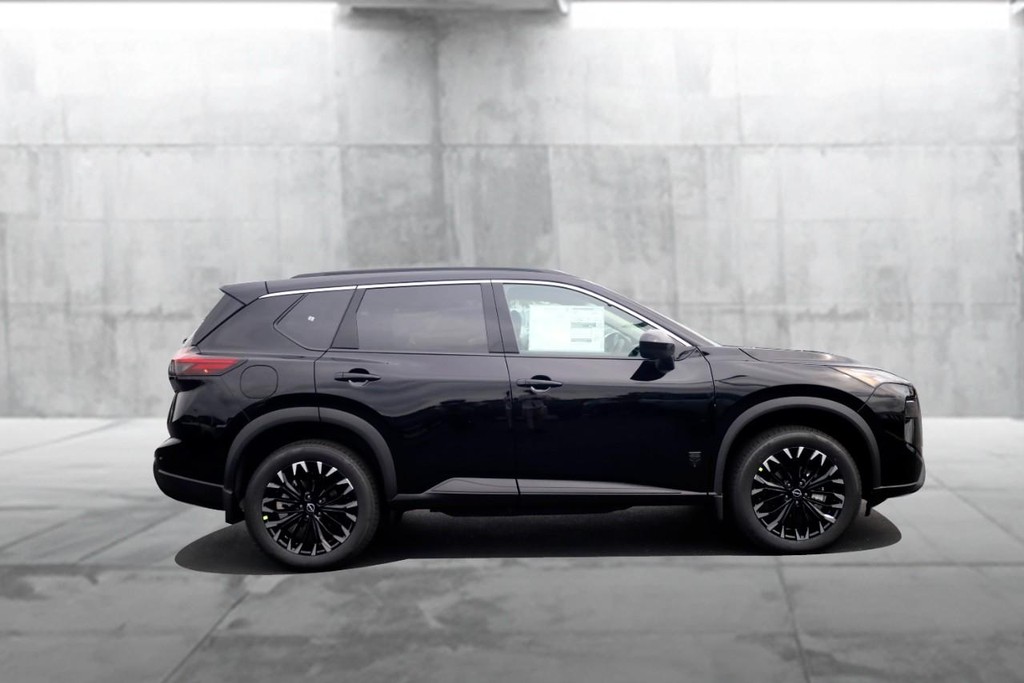 Nissan Rogue Vehicle Image 05