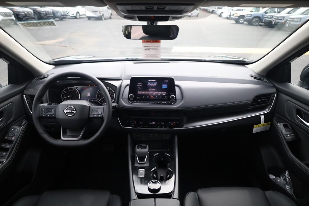 Nissan Rogue Vehicle Image 07