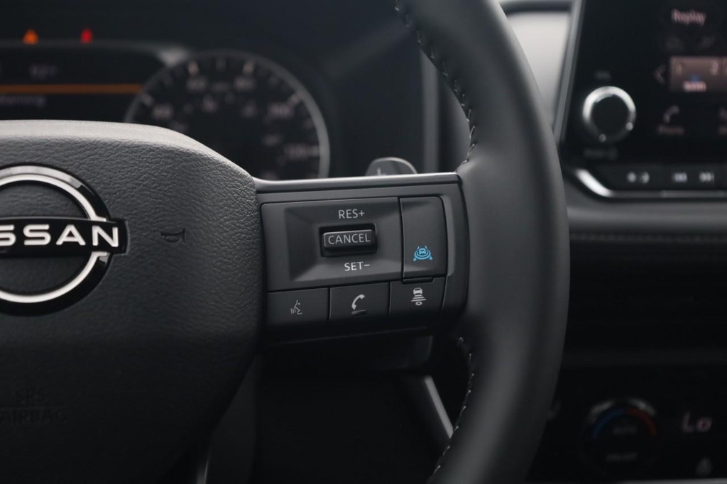 Nissan Rogue Vehicle Image 09