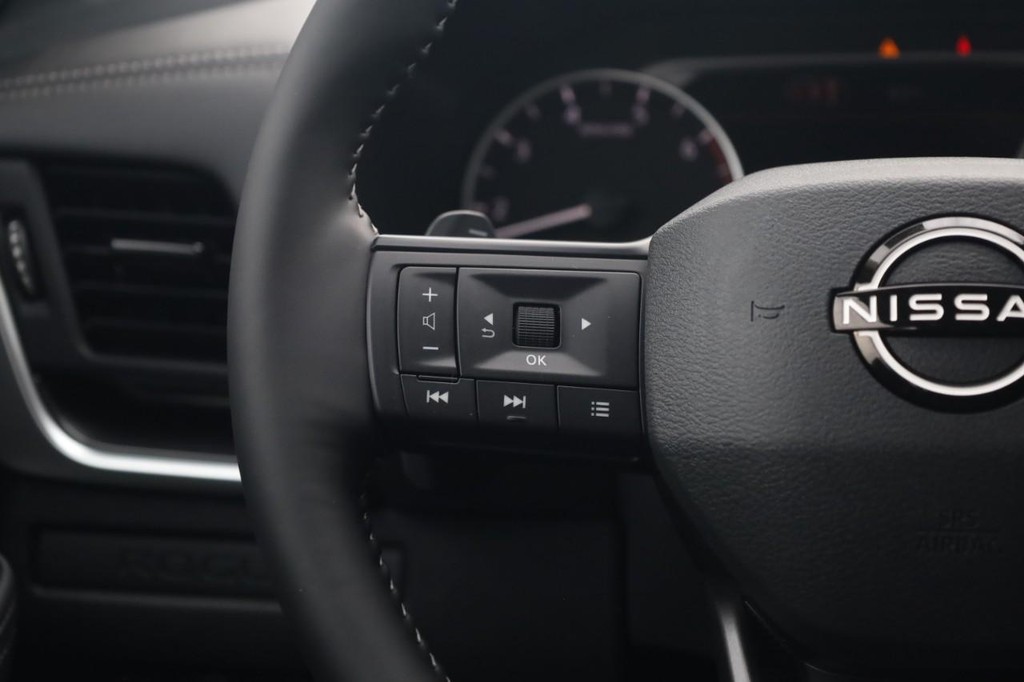 Nissan Rogue Vehicle Image 10