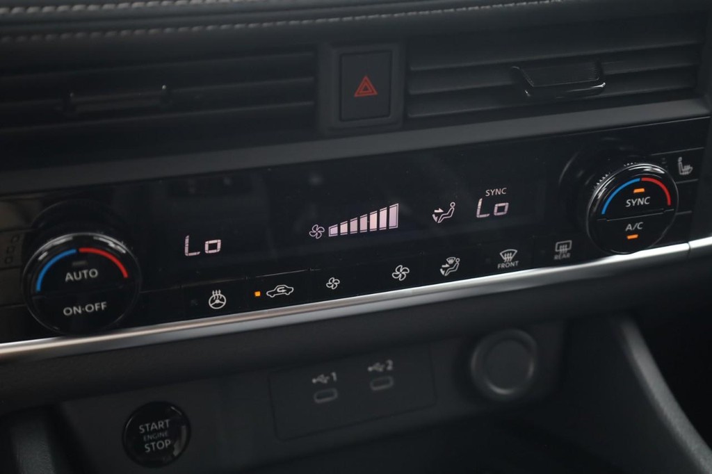 Nissan Rogue Vehicle Image 16