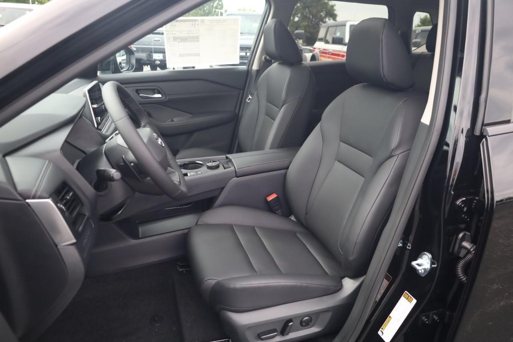 Nissan Rogue Vehicle Image 20