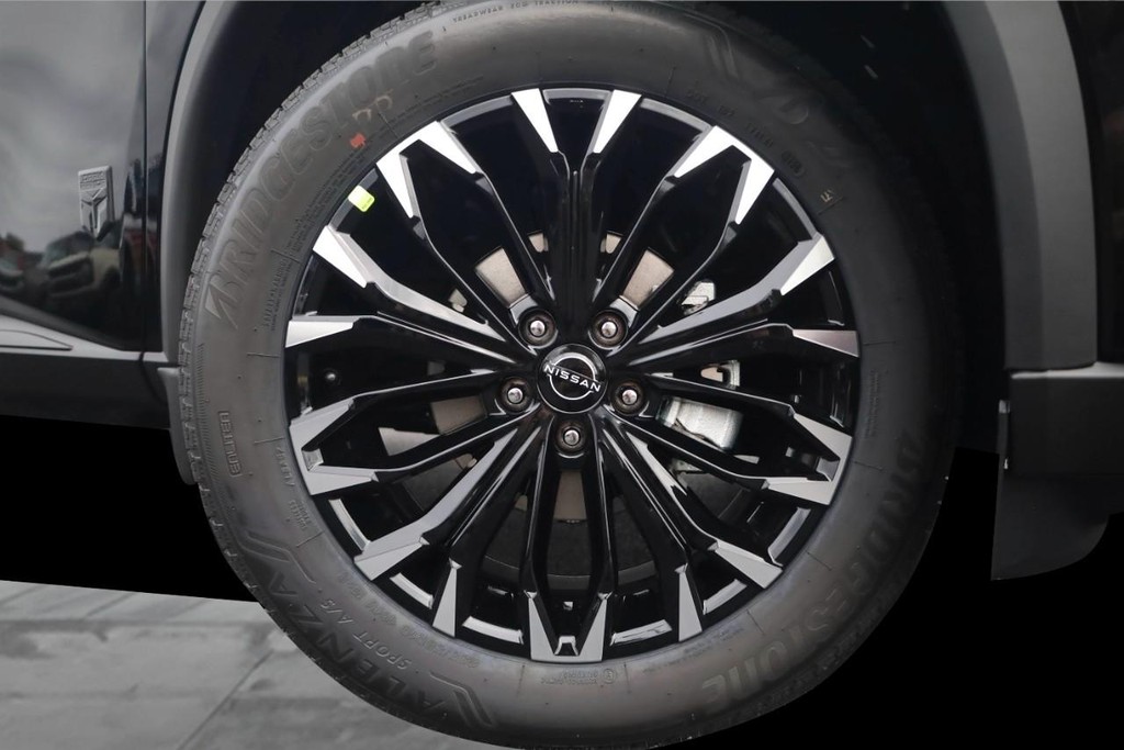 Nissan Rogue Vehicle Image 03