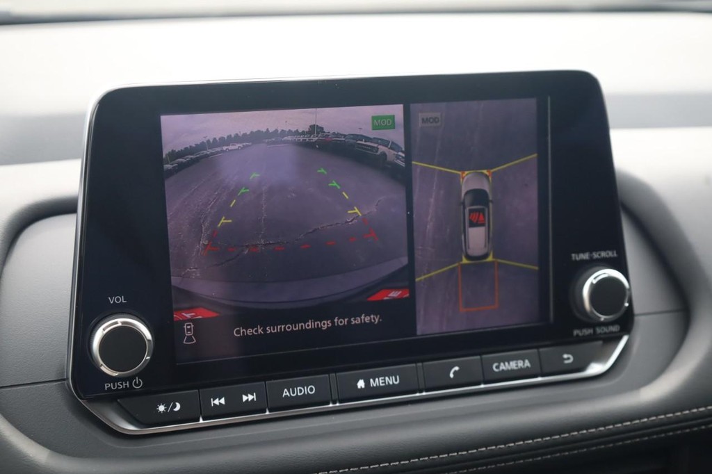 Nissan Rogue Vehicle Image 15