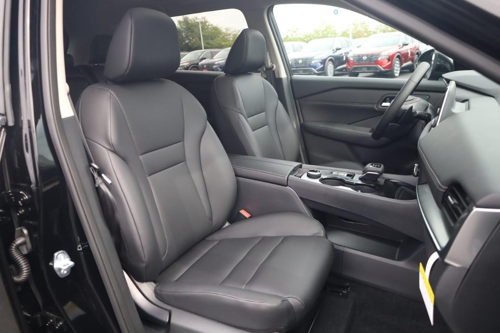Nissan Rogue Vehicle Image 21