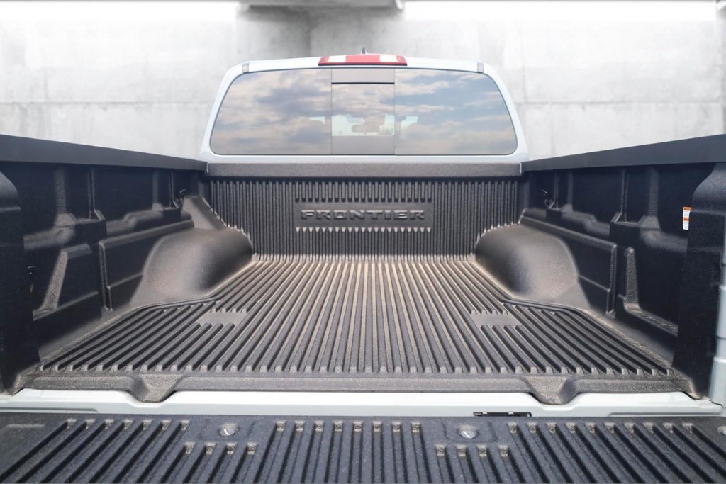 Nissan Frontier Vehicle Image 07