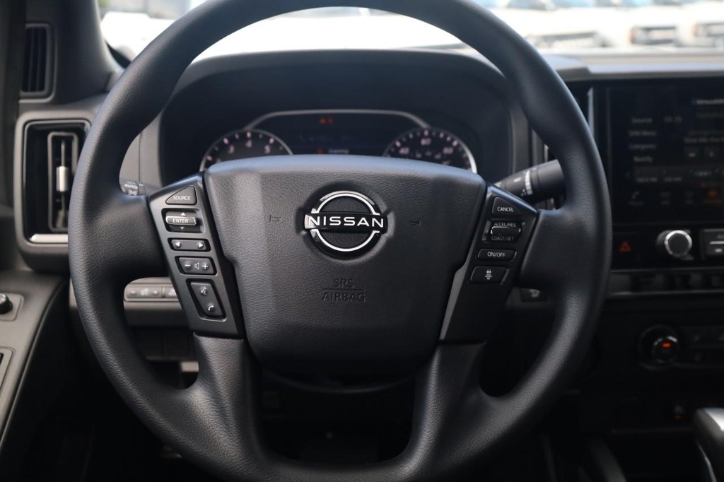 Nissan Frontier Vehicle Image 09