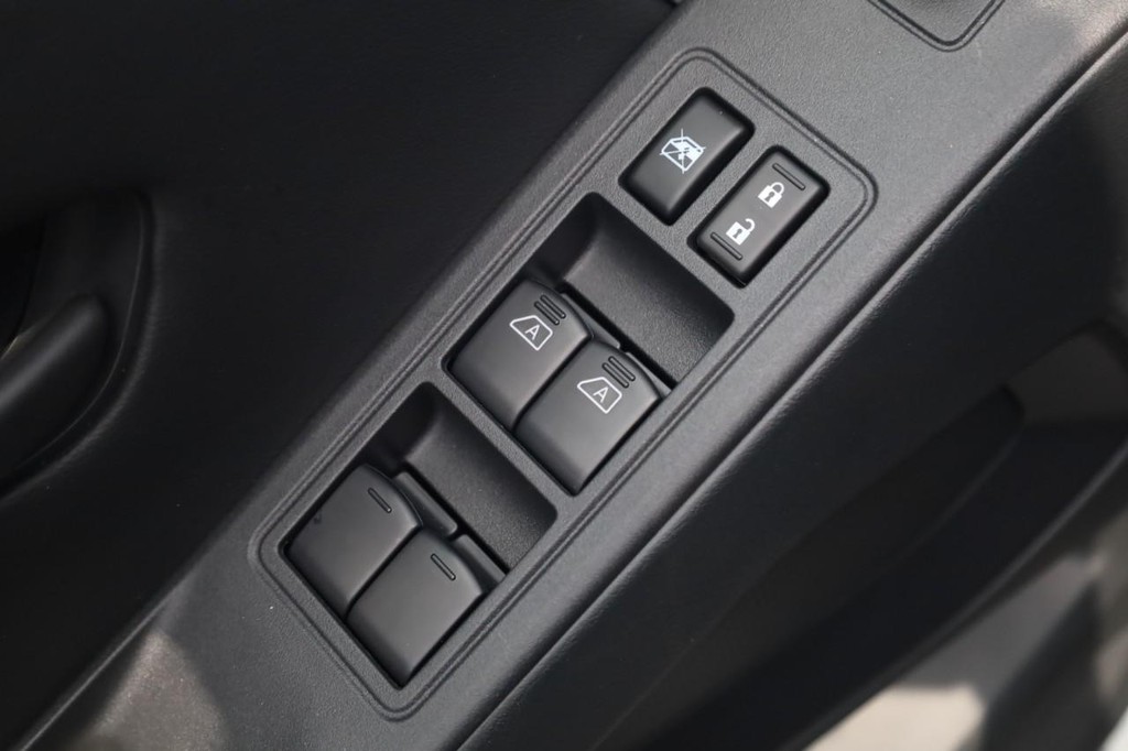 Nissan Frontier Vehicle Image 12