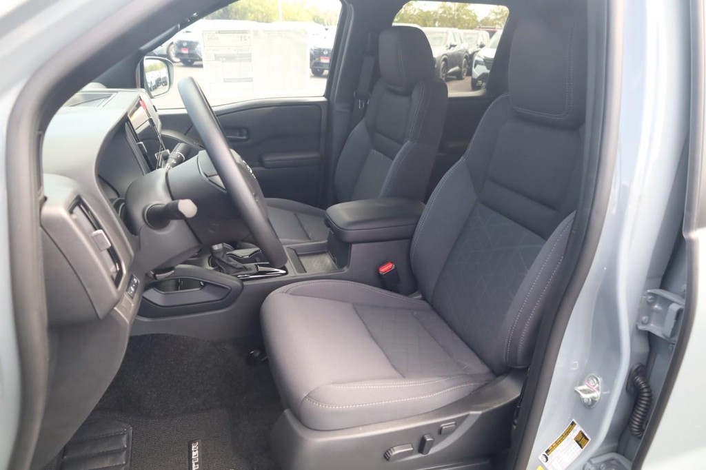 Nissan Frontier Vehicle Image 20
