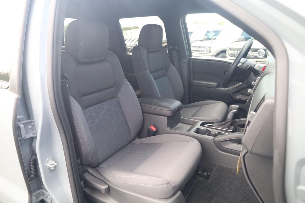 Nissan Frontier Vehicle Image 22
