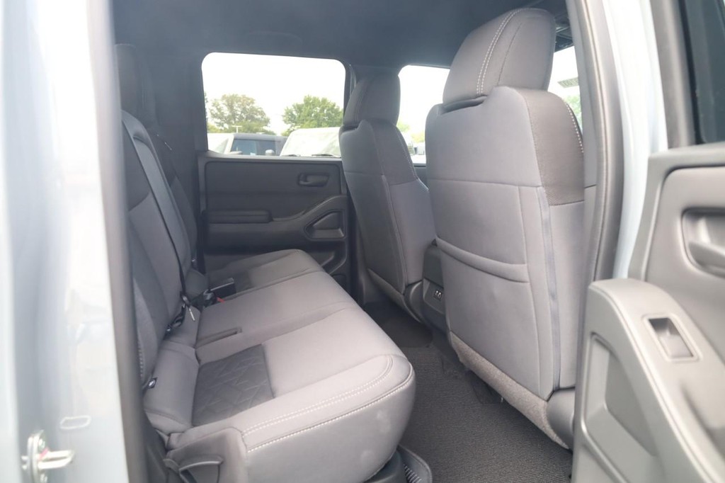 Nissan Frontier Vehicle Image 23