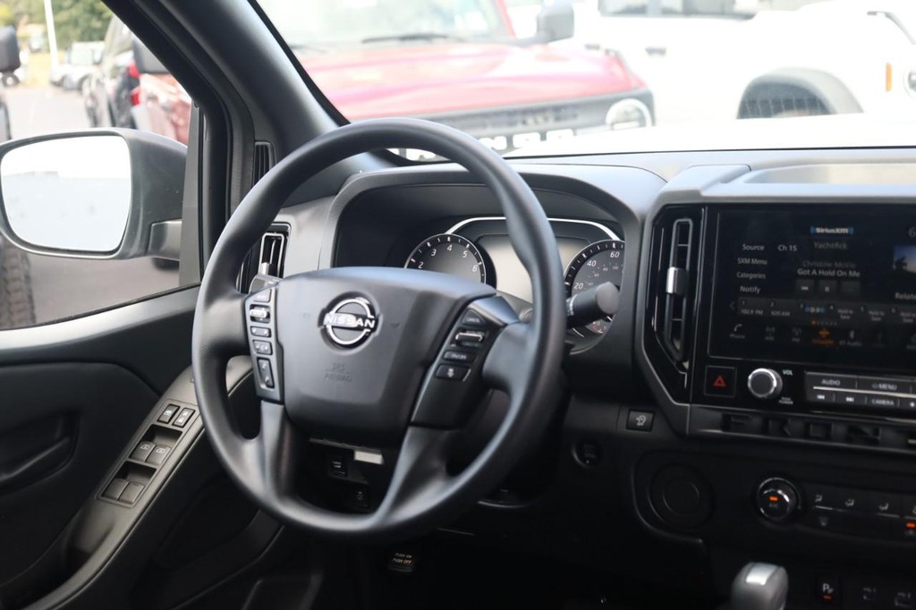 Nissan Frontier Vehicle Image 25