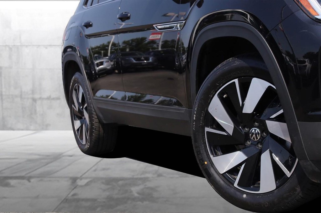 Volkswagen Atlas Cross Sport Vehicle Image 03