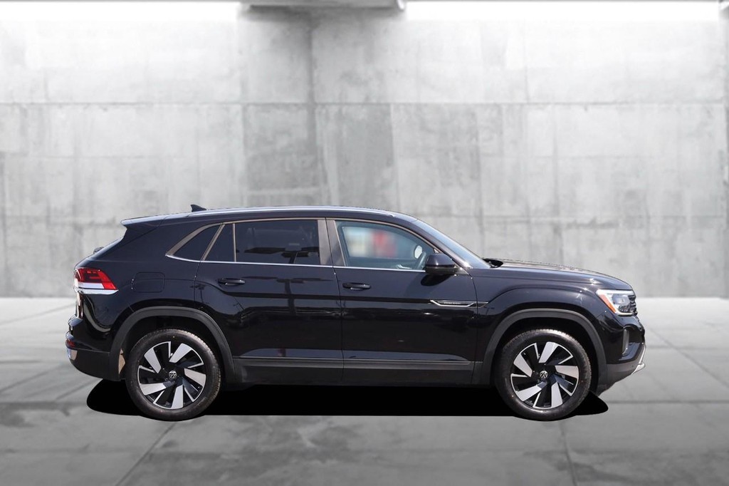 Volkswagen Atlas Cross Sport Vehicle Image 05