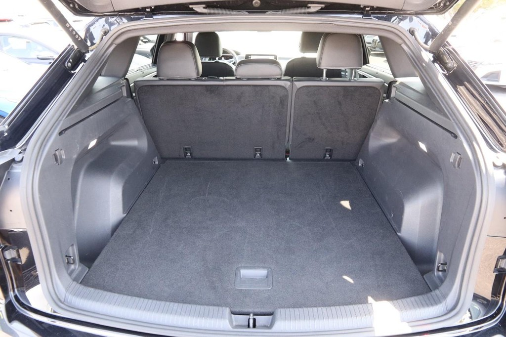 Volkswagen Atlas Cross Sport Vehicle Image 07