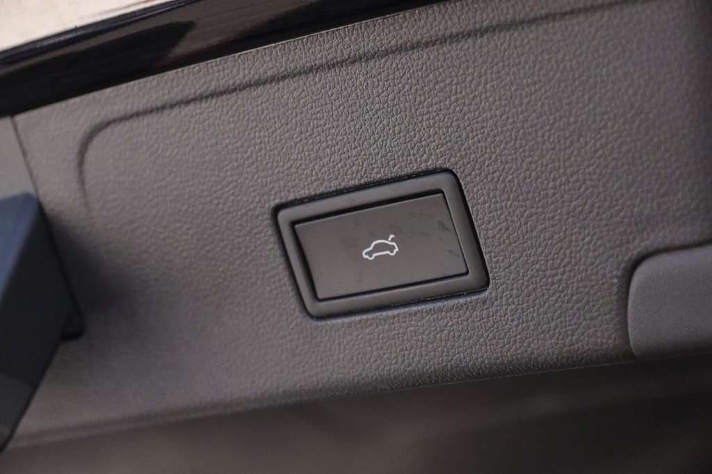 Volkswagen Atlas Cross Sport Vehicle Image 08