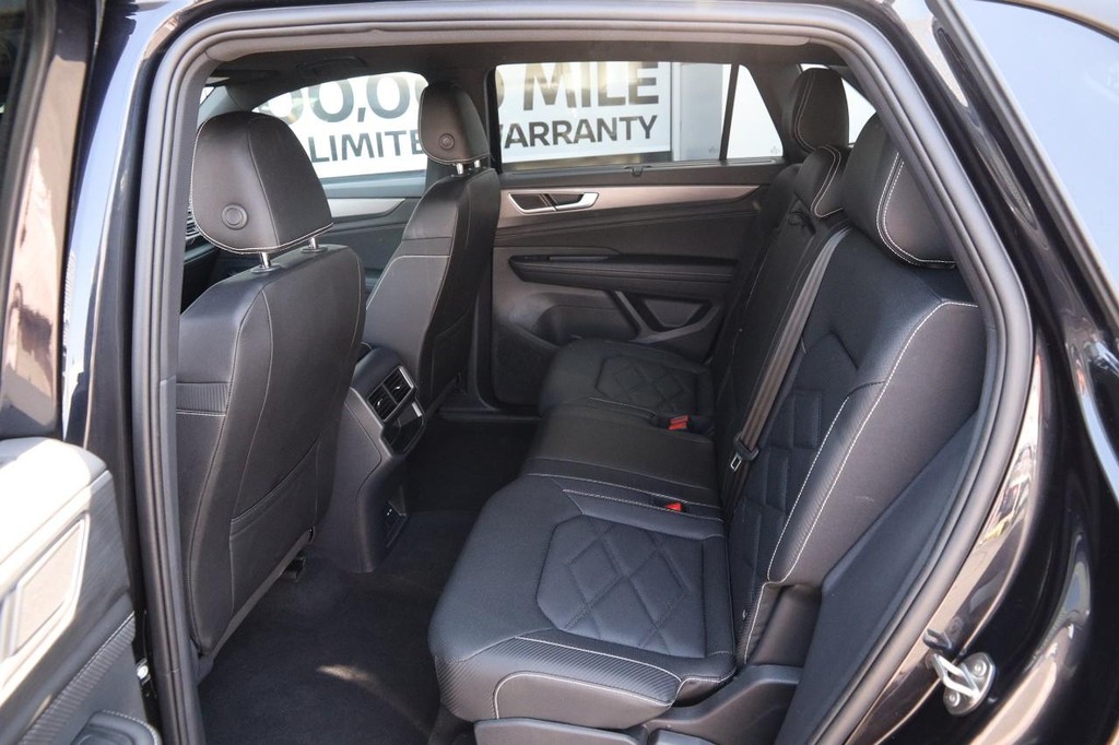 Volkswagen Atlas Cross Sport Vehicle Image 10