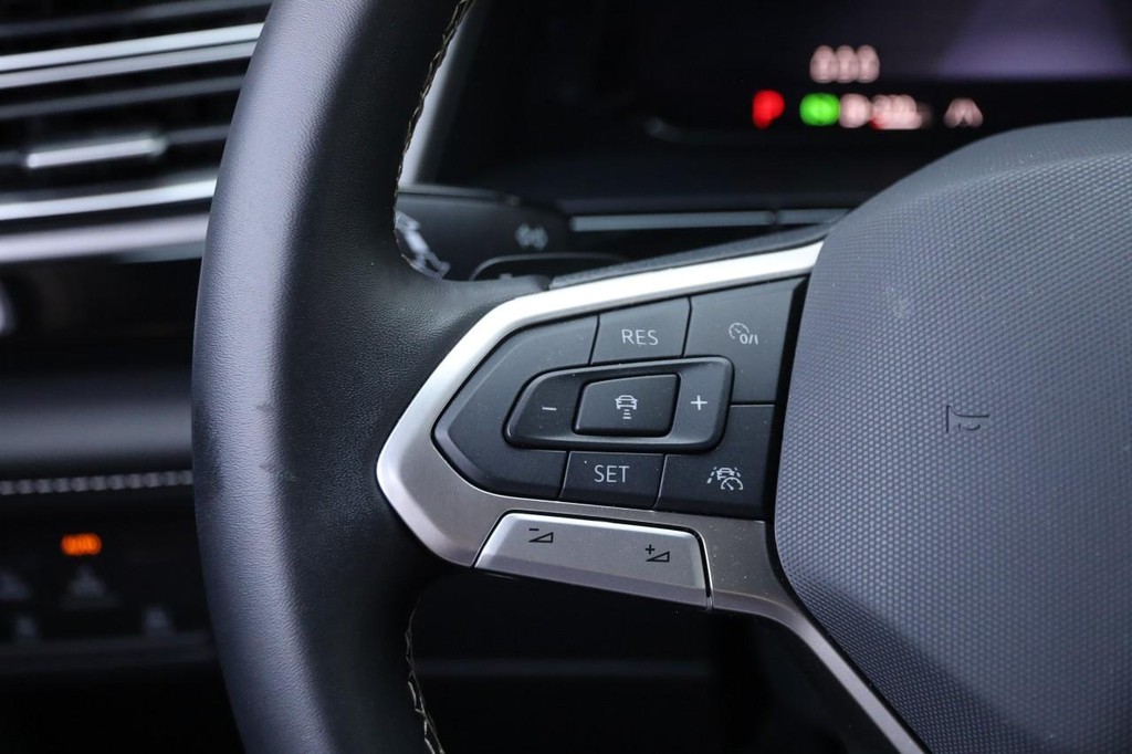 Volkswagen Atlas Cross Sport Vehicle Image 12