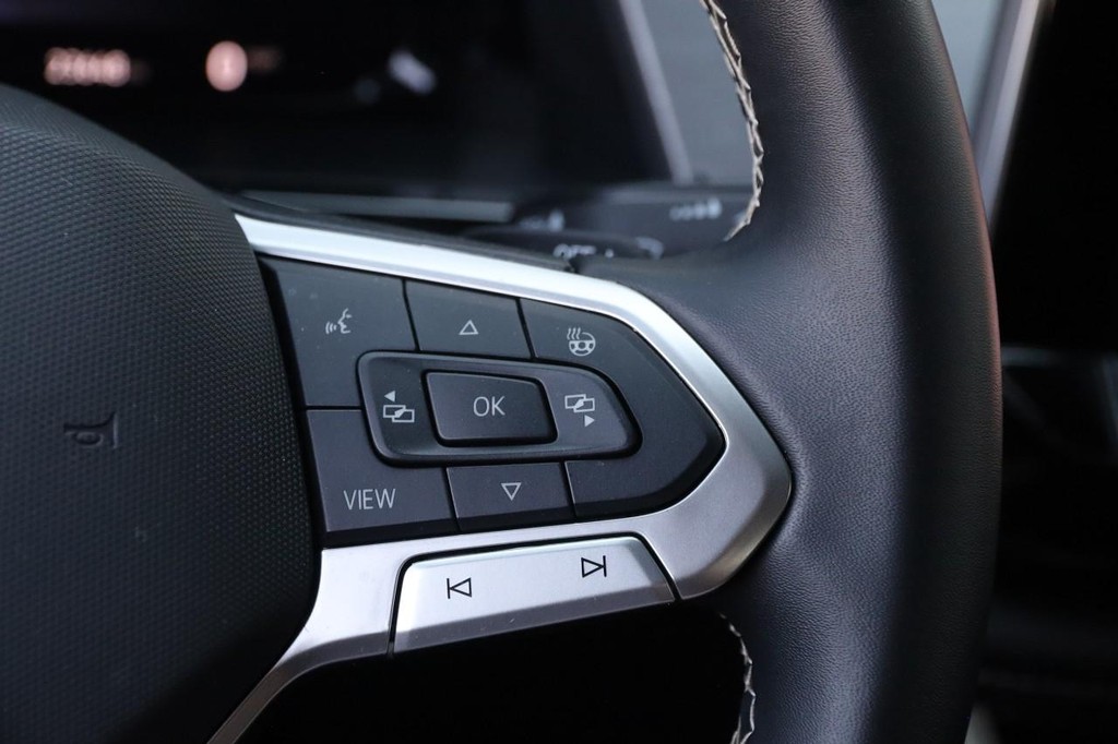 Volkswagen Atlas Cross Sport Vehicle Image 13
