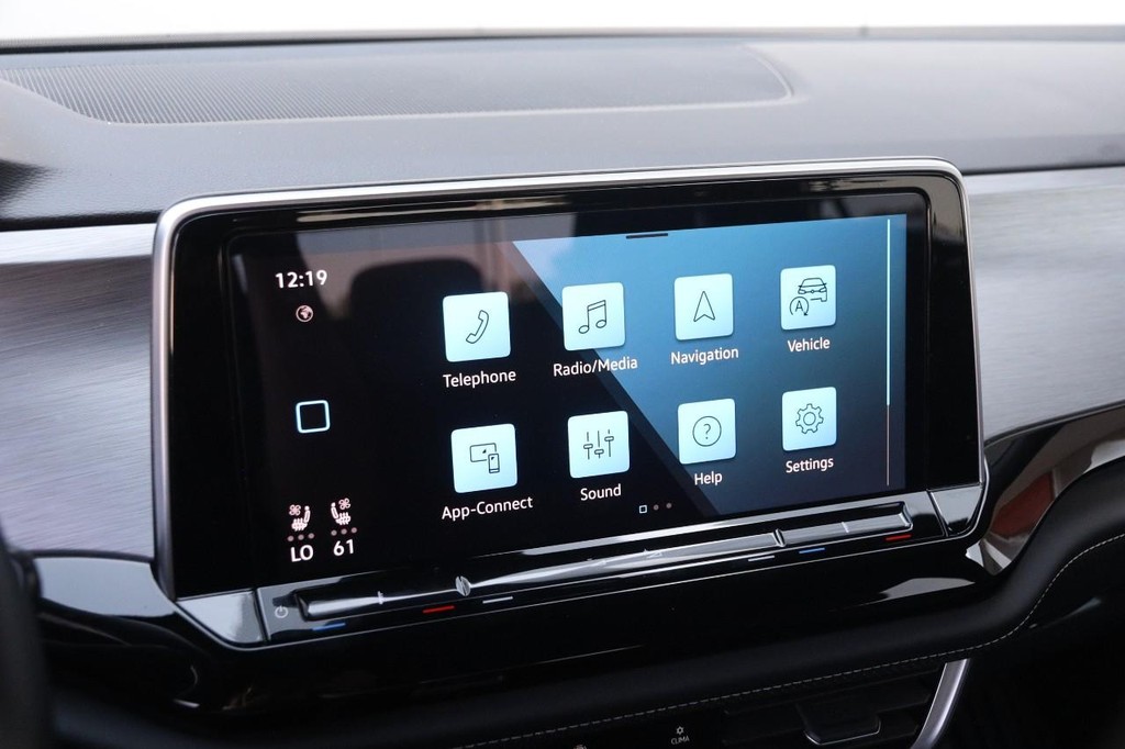 Volkswagen Atlas Cross Sport Vehicle Image 16