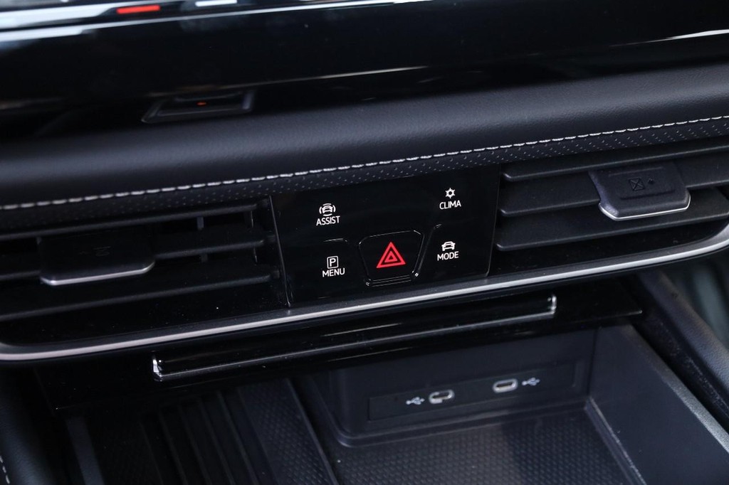 Volkswagen Atlas Cross Sport Vehicle Image 18