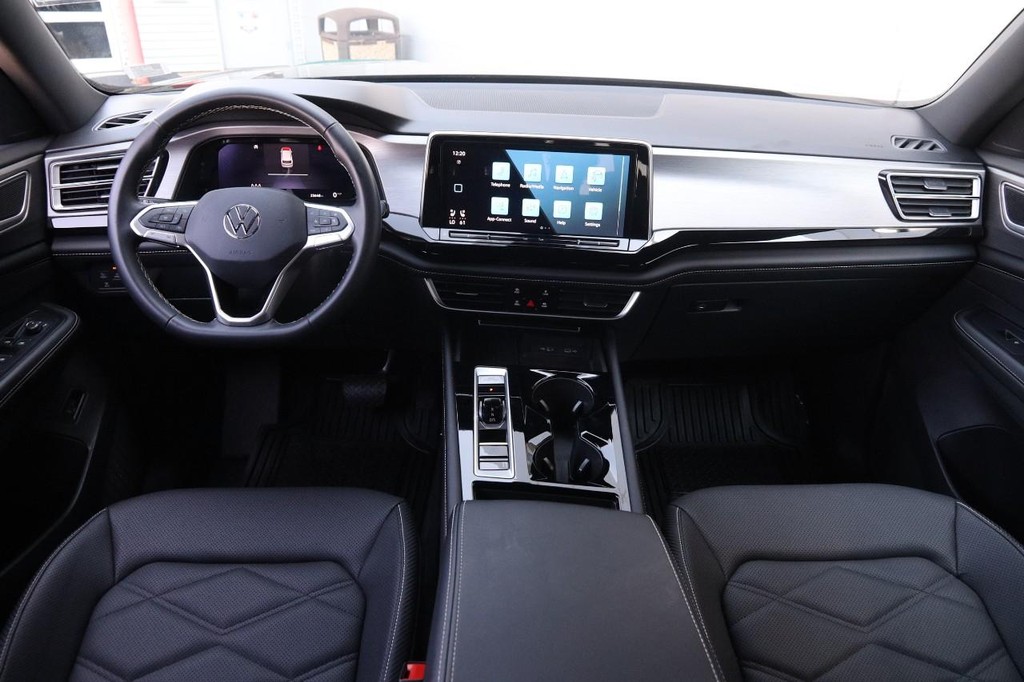 Volkswagen Atlas Cross Sport Vehicle Image 21