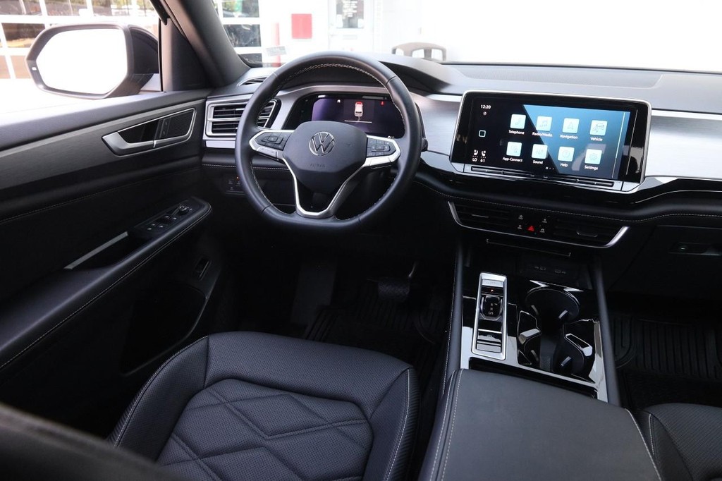 Volkswagen Atlas Cross Sport Vehicle Image 22