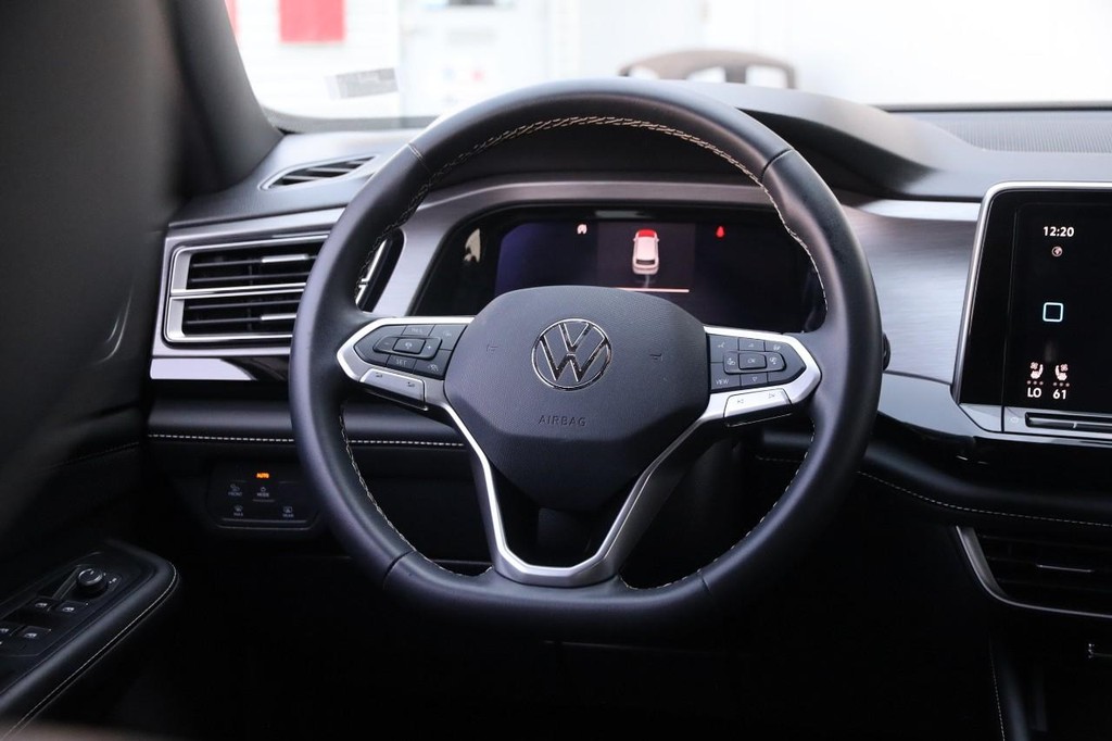 Volkswagen Atlas Cross Sport Vehicle Image 23
