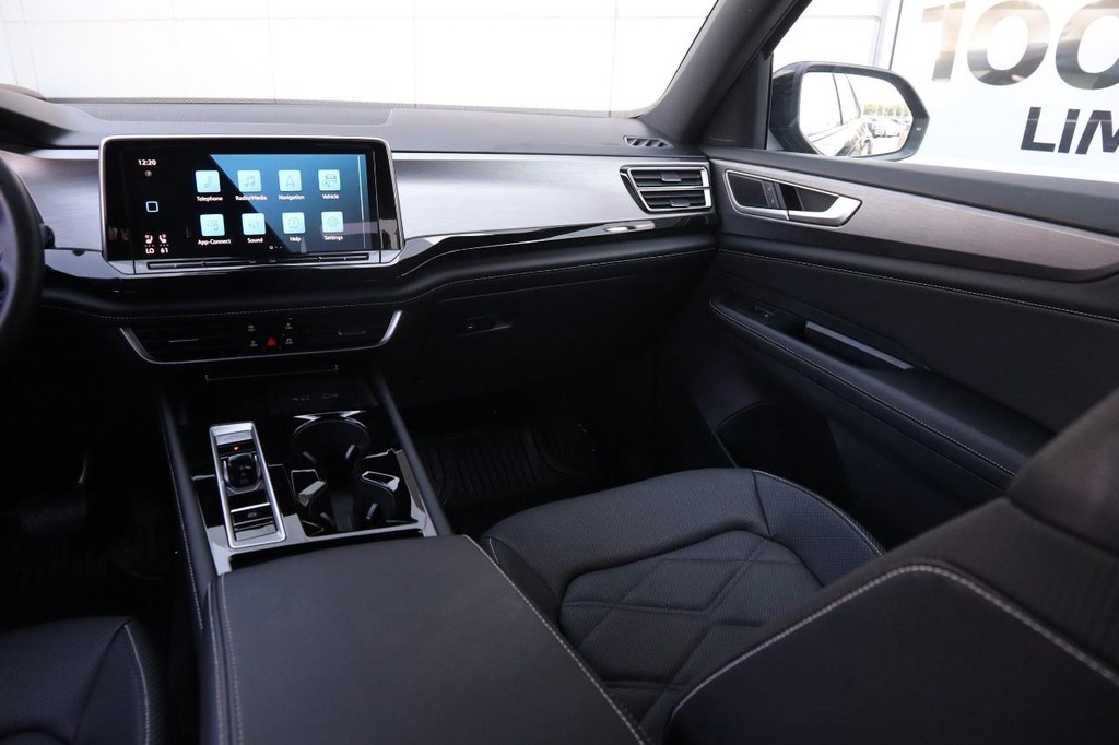 Volkswagen Atlas Cross Sport Vehicle Image 25