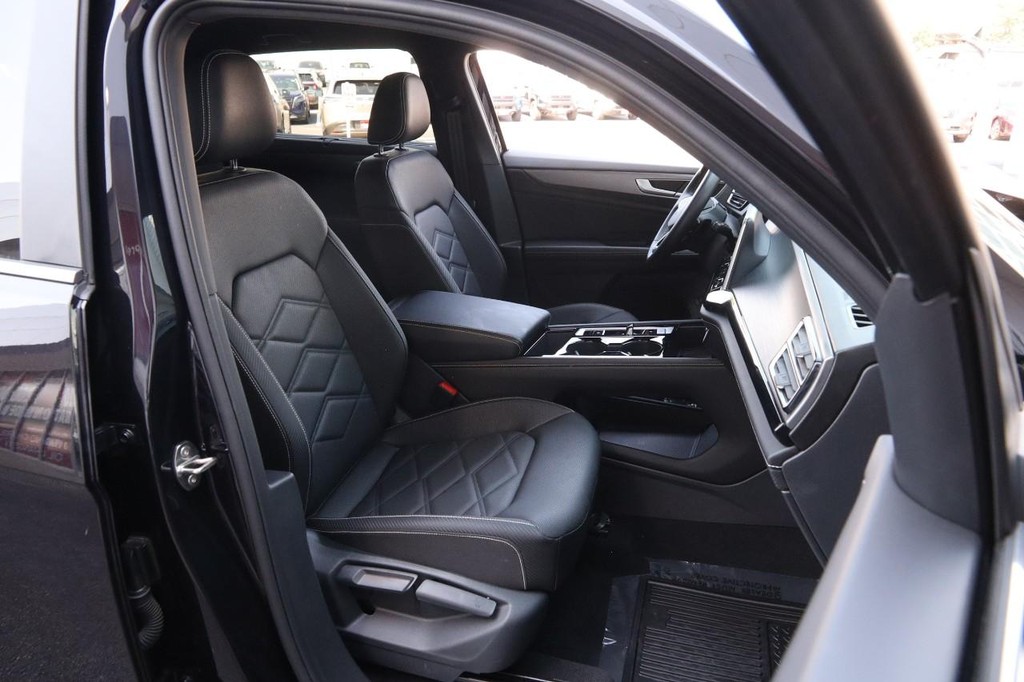 Volkswagen Atlas Cross Sport Vehicle Image 26