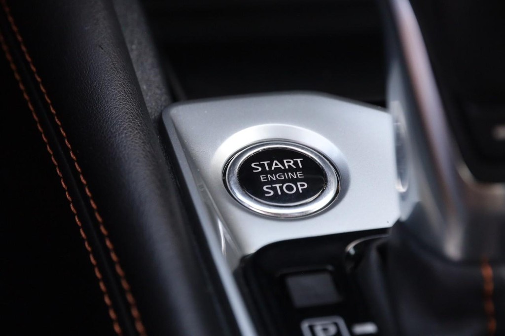 Nissan Altima Vehicle Full-screen Gallery Image 15