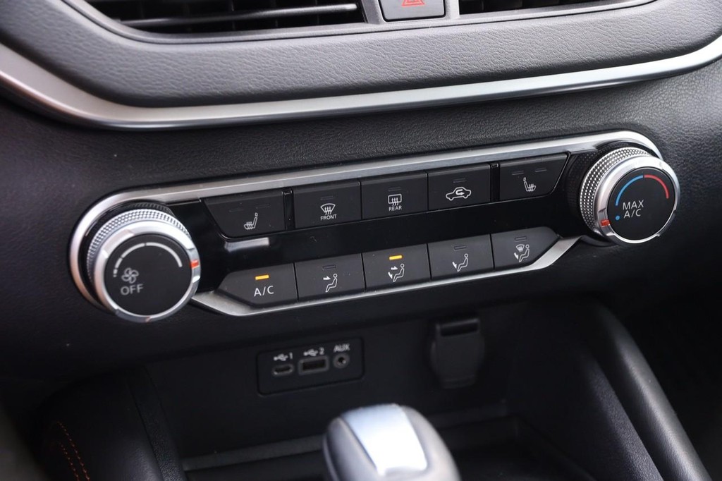 Nissan Altima Vehicle Full-screen Gallery Image 18