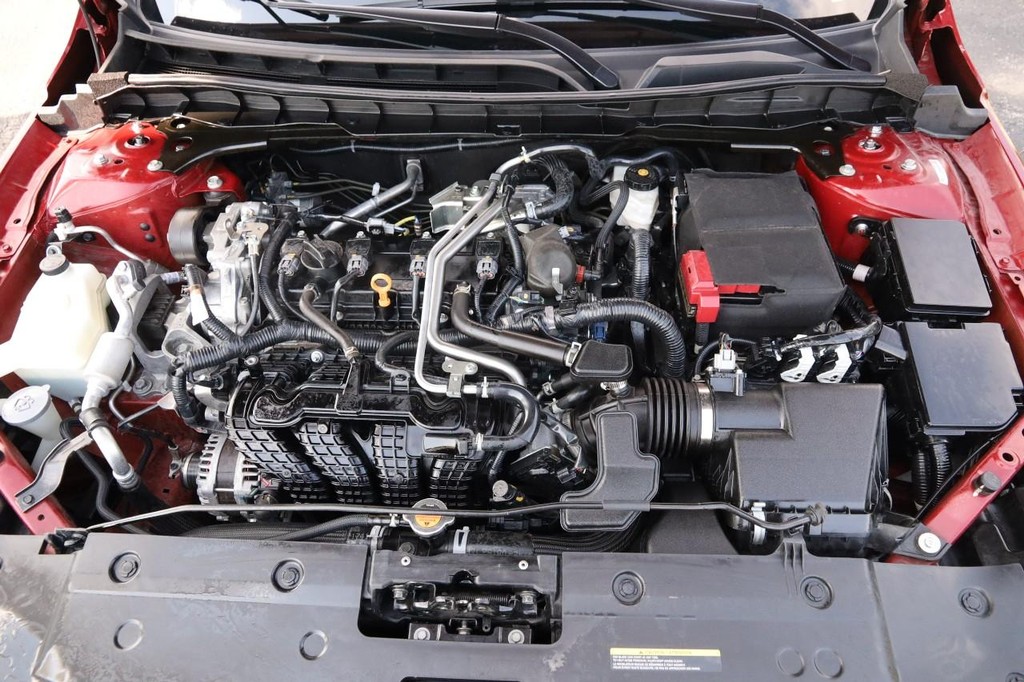 Nissan Altima Vehicle Full-screen Gallery Image 27