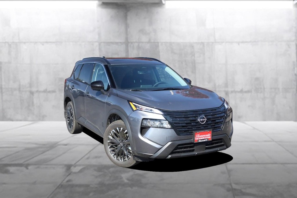 Nissan Rogue Vehicle Full-screen Gallery Image 2