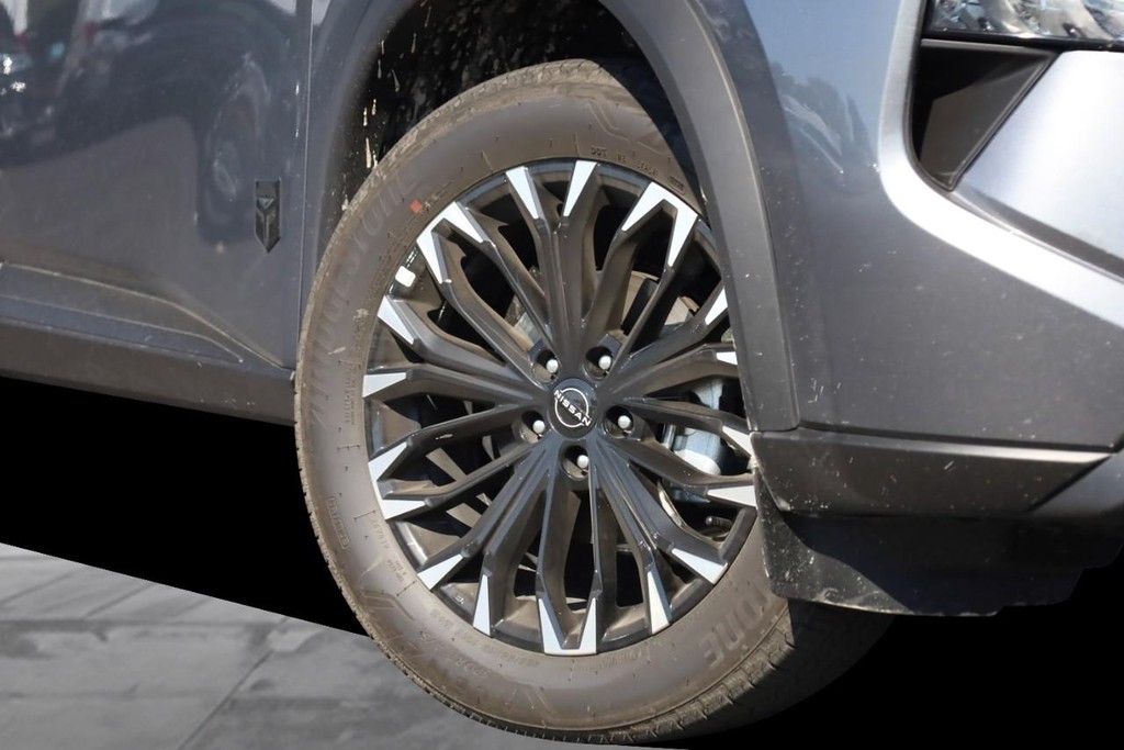 Nissan Rogue Vehicle Full-screen Gallery Image 3