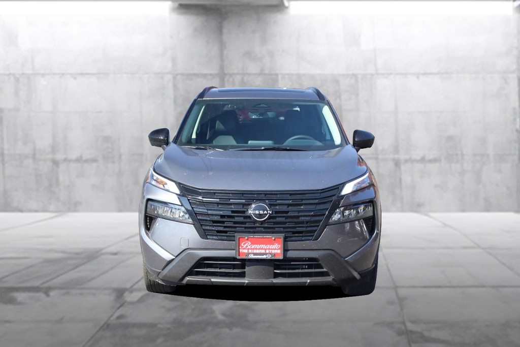 Nissan Rogue Vehicle Full-screen Gallery Image 4
