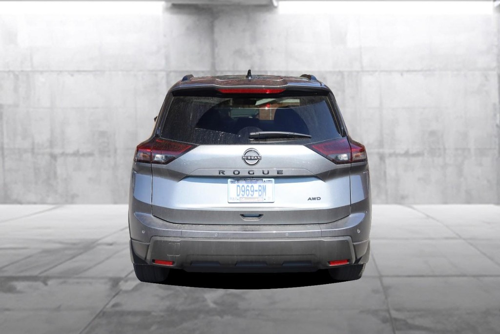 Nissan Rogue Vehicle Full-screen Gallery Image 6