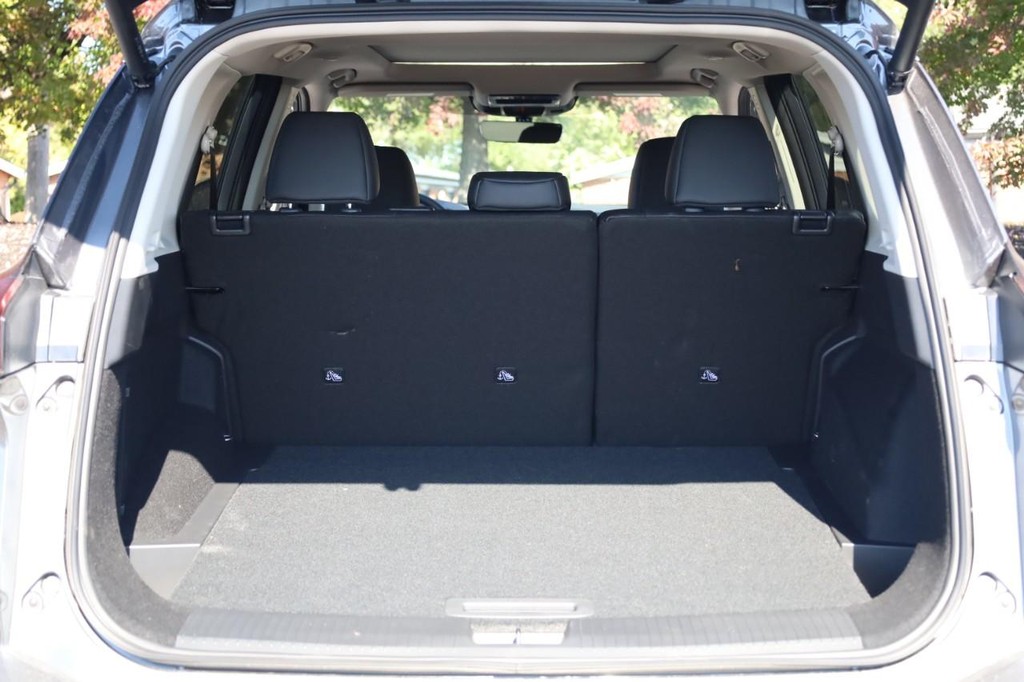 Nissan Rogue Vehicle Full-screen Gallery Image 7
