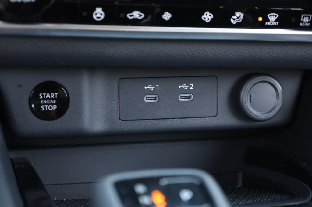 Nissan Rogue Vehicle Full-screen Gallery Image 14