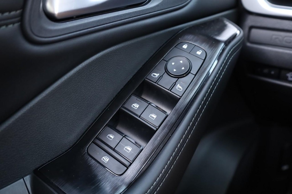 Nissan Rogue Vehicle Full-screen Gallery Image 17