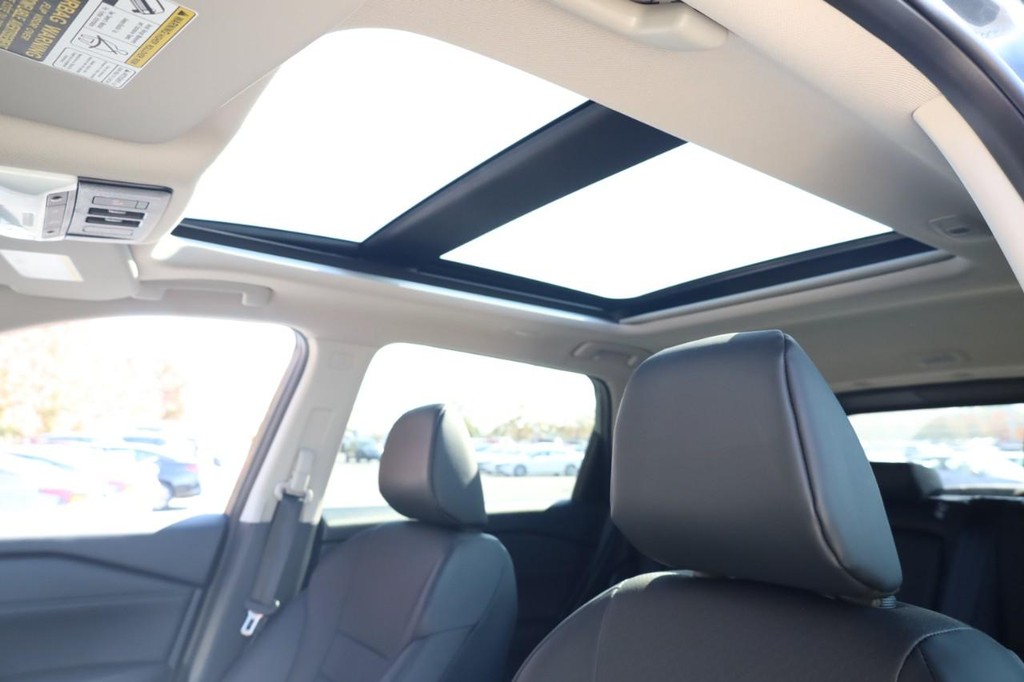 Nissan Rogue Vehicle Full-screen Gallery Image 20