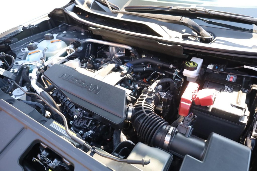 Nissan Rogue Vehicle Full-screen Gallery Image 25