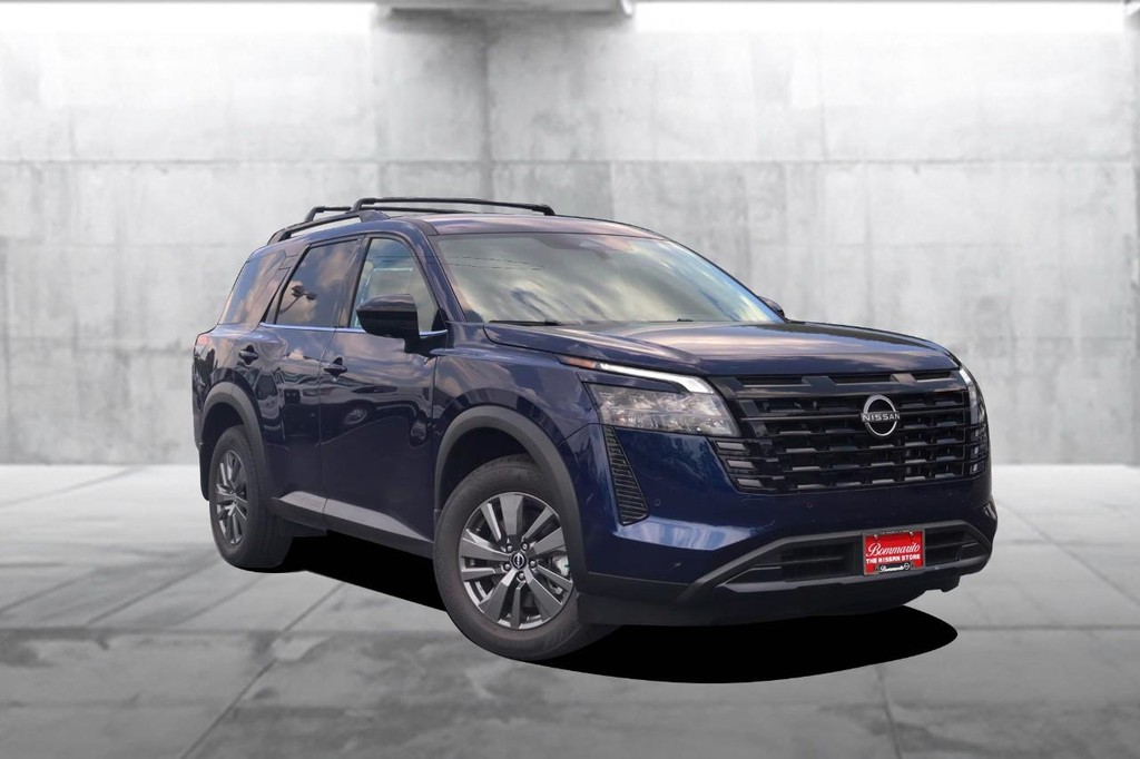 Nissan Pathfinder Vehicle Full-screen Gallery Image 2