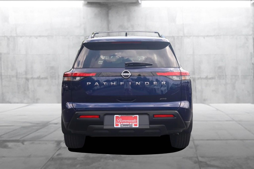 Nissan Pathfinder Vehicle Full-screen Gallery Image 6