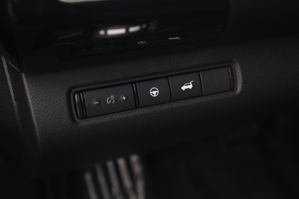 Nissan Pathfinder Vehicle Full-screen Gallery Image 12